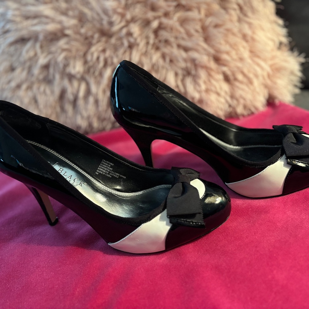 White House Black Market Crawford Pumps Sz 9